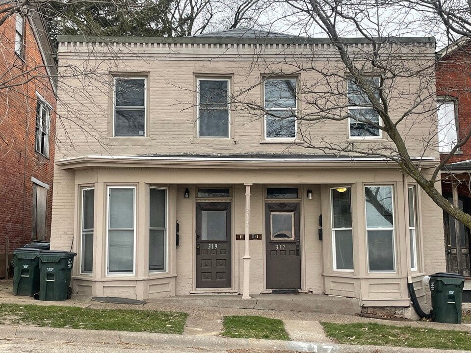 317 West 2nd Street, Unit 317 #B in Muscatine, IA - Building Photo