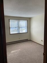 2 McNally Ter, Unit 2 in Newport, ME - Building Photo - Building Photo