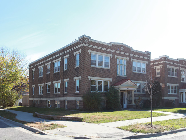 3711 Columbus Ave in Minneapolis, MN - Foto de edificio - Building Photo