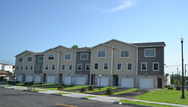 Platnium Townhomes in Hackensack, NJ - Building Photo - Building Photo