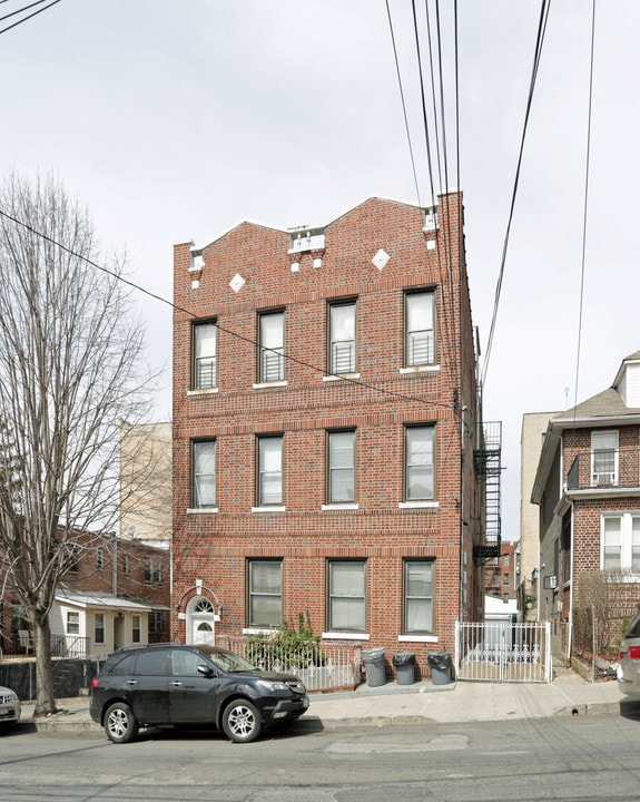 633 E 223rd in Bronx, NY - Building Photo