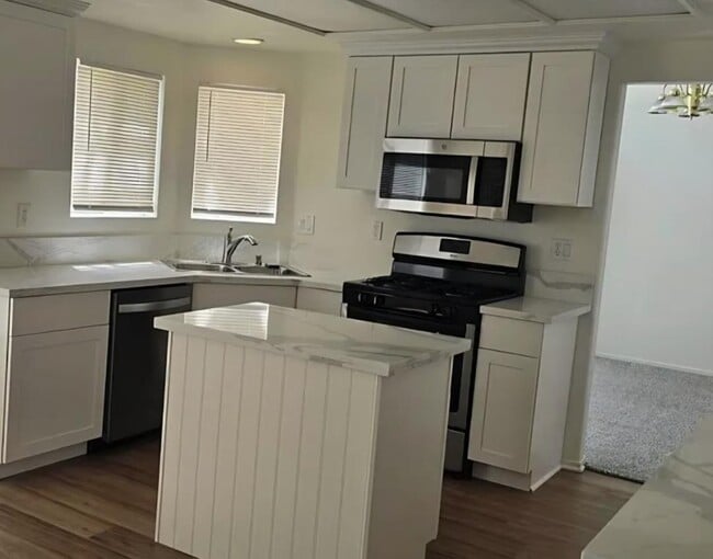 2544 Kennedy Dr in Corona, CA - Building Photo - Building Photo