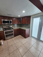 3309 San Remo Cir in Homestead, FL - Building Photo - Building Photo