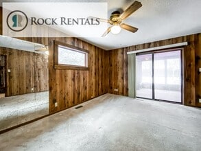 10171 Golden Arrow Dr in Hutchinson, KS - Building Photo - Building Photo