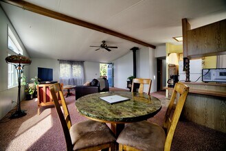 5170 W Shore Rd in Anacortes, WA - Building Photo - Building Photo