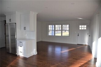 32 Deer Hill Rd in Redding, CT - Building Photo - Building Photo