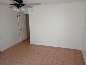 8131 W Raven Dr in Arizona City, AZ - Building Photo - Building Photo