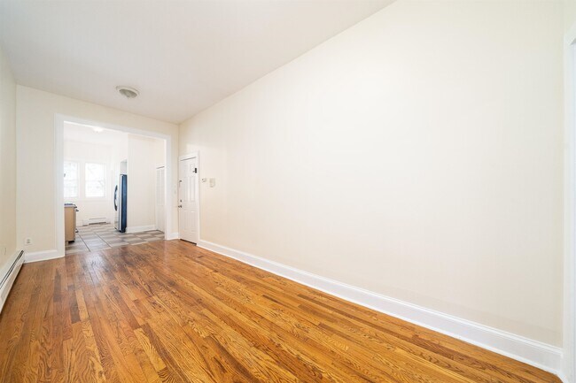80 Hancock Ave-Unit -1L in Jersey City, NJ - Building Photo - Building Photo