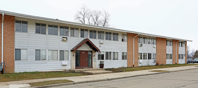 Evergreen Apartments in Racine, WI - Building Photo - Building Photo