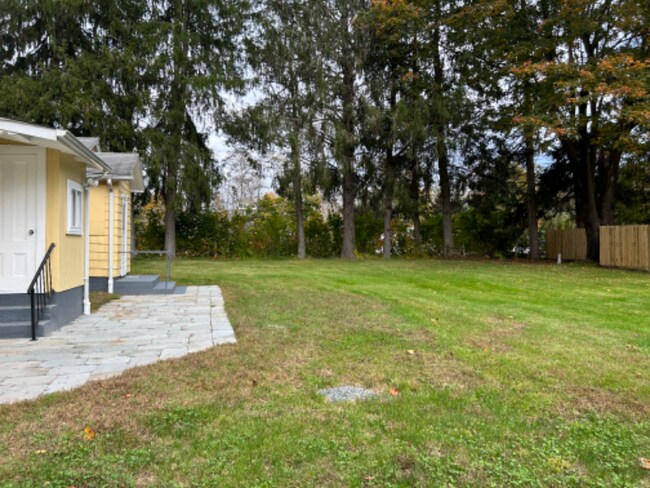 10 Church Ln-Unit -2 in East Lyme, CT - Building Photo - Building Photo
