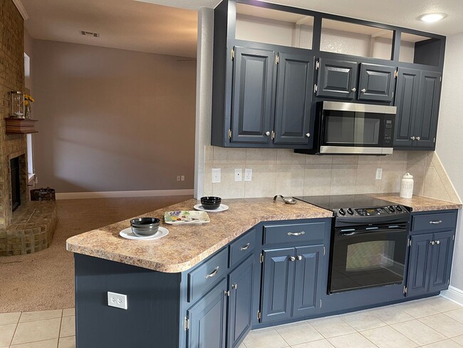 8237 Greer Way in Oklahoma City, OK - Building Photo - Building Photo