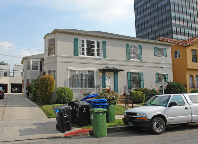 648 S Dunsmuir Ave in Los Angeles, CA - Foto de edificio - Building Photo