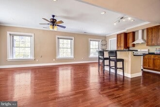 7347 Wisconsin Ave-Unit -201 in Bethesda, MD - Foto de edificio - Building Photo