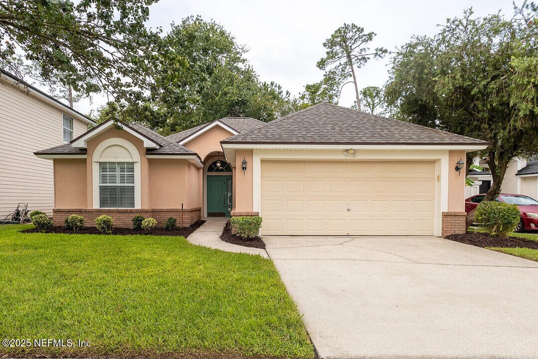 1618 Highland View Ct in Orange Park, FL - Building Photo