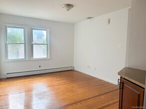 122 Combs Ave in Woodmere, NY - Building Photo - Building Photo