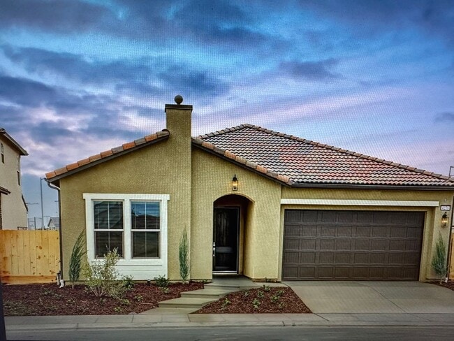 property at 4276 N Phoenix Ave