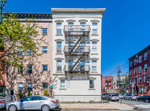 132 Jefferson St in Hoboken, NJ - Building Photo - Building Photo