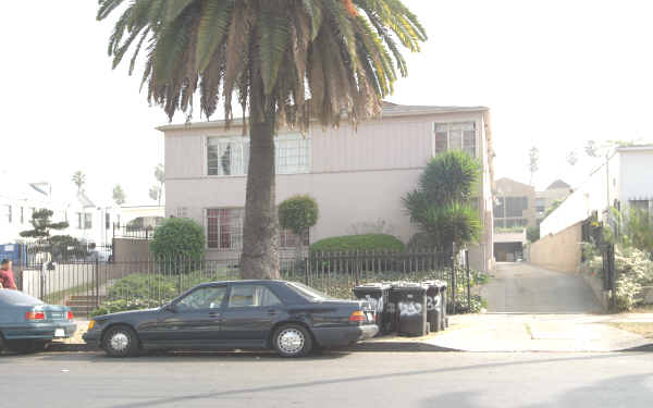 1230 Menlo Ave in Los Angeles, CA - Building Photo