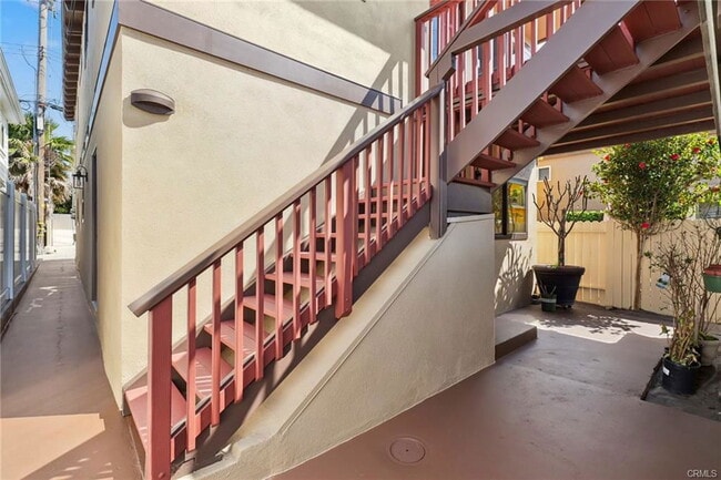 property at 410 1/2 Dahlia Ave