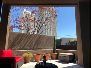 611 W G St, Unit Brickyard in San Diego, CA - Foto de edificio - Building Photo