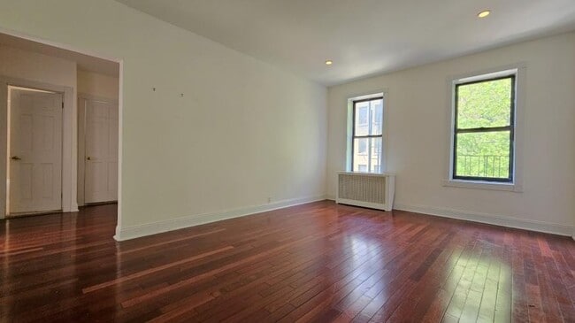 property at 20 Magaw Pl