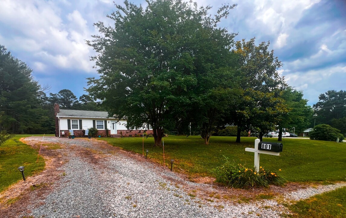 801 Quail Meadow Ln in Colfax, NC - Building Photo