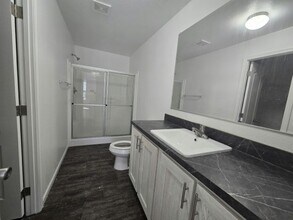 6105 E Sahara Ave in Las Vegas, NV - Foto de edificio - Building Photo