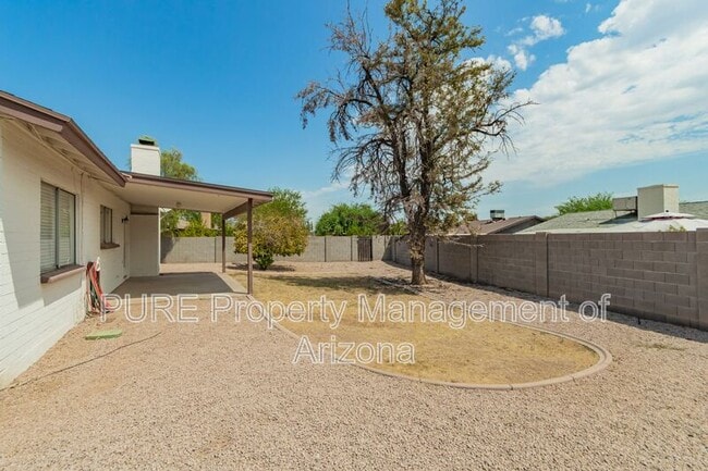 property at 4005 S Mitchell Dr