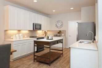 482 Thornless Cir in Buda, TX - Building Photo - Building Photo