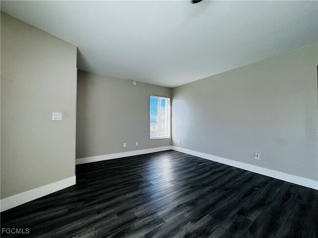 4107 SE 18th Pl in Cape Coral, FL - Building Photo - Building Photo