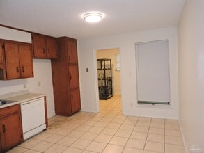 2410 Creighton Rd in Pensacola, FL - Building Photo - Building Photo