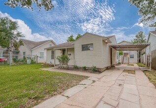 2051 Santa Rosa St in Houston, TX - Building Photo - Building Photo