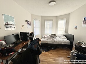 733 Parker St, Unit 2 in Boston, MA - Building Photo - Building Photo