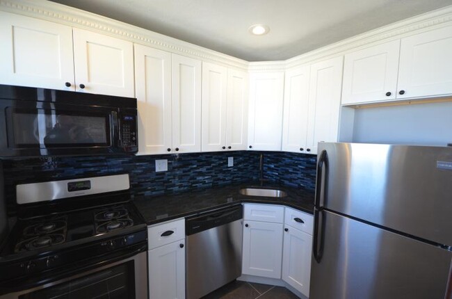 349 Sumner St, Unit 2 in Boston, MA - Building Photo - Building Photo