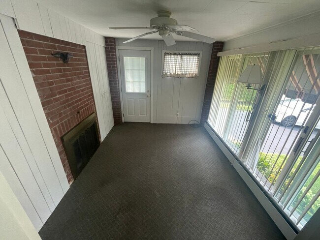 21 Falmouth Dr in Grafton, MA - Foto de edificio - Building Photo