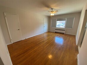 725 E Broadway in Long Beach, NY - Building Photo - Building Photo
