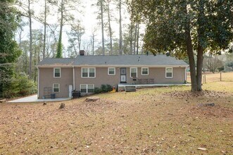 2551 Headland Dr in East Point, GA - Building Photo - Building Photo