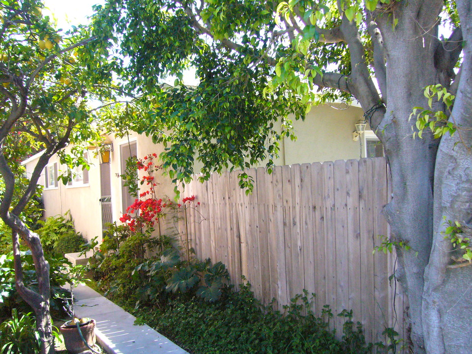 10921 Exposition Blvd in Los Angeles, CA - Building Photo