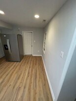 8025 Diving Cliff Ln in Springfield, VA - Building Photo