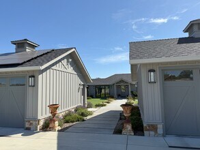 974 Thompson Ln in Petaluma, CA - Building Photo - Building Photo