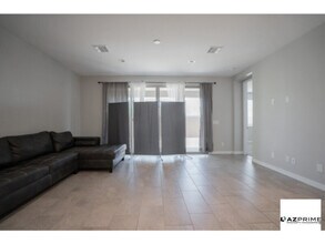 18313 W Skyline Ct in Surprise, AZ - Building Photo - Building Photo