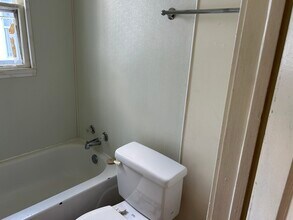 305 N 4th St, Unit 305 12 in Hannibal, MO - Foto de edificio - Building Photo