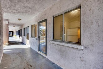 3101 Bee Ridge Rd in Sarasota, FL - Building Photo - Building Photo