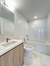 319-4319 Jarvis St in Toronto, ON - Building Photo - Building Photo