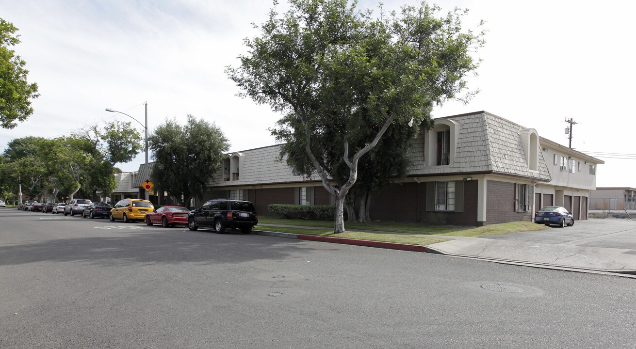 Del Monte Apartments in Anaheim, CA - Building Photo