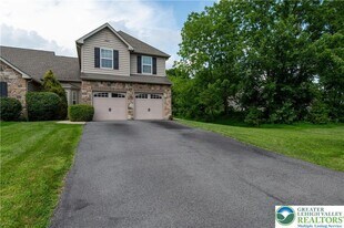 835 Spring White Dr in Breinigsville, PA - Building Photo