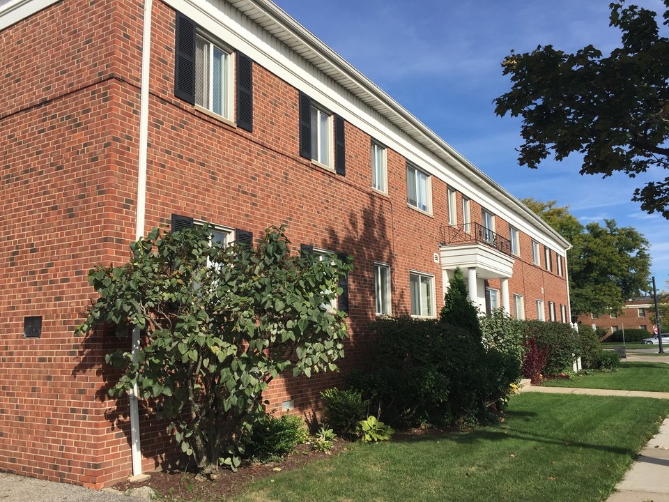 Shaker Warren in Shaker Heights, OH - Foto de edificio