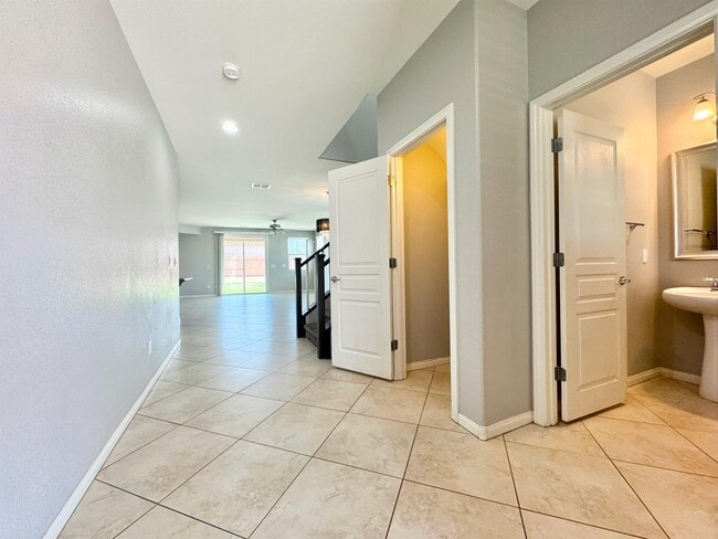 10544 Pembroke Bay St in Las Vegas, NV - Building Photo - Building Photo