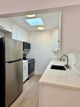 500 W Middlefield Rd in Mountain View, CA - Building Photo - Building Photo