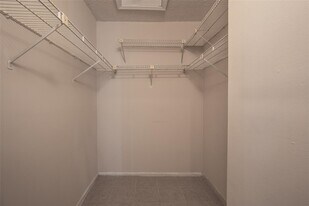 127 NW 93rd Ave, Unit 206 in Pembroke Pines, FL - Building Photo
